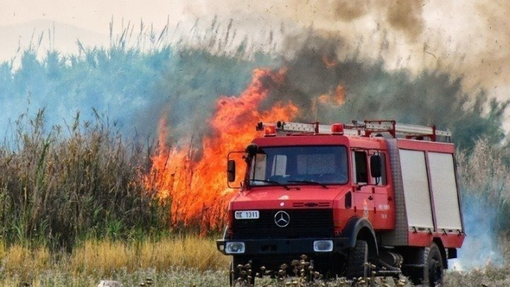 Φωτιά ξέσπασε στην Παραλία Διστόμου- Εστάλη 112 στους κατοίκους