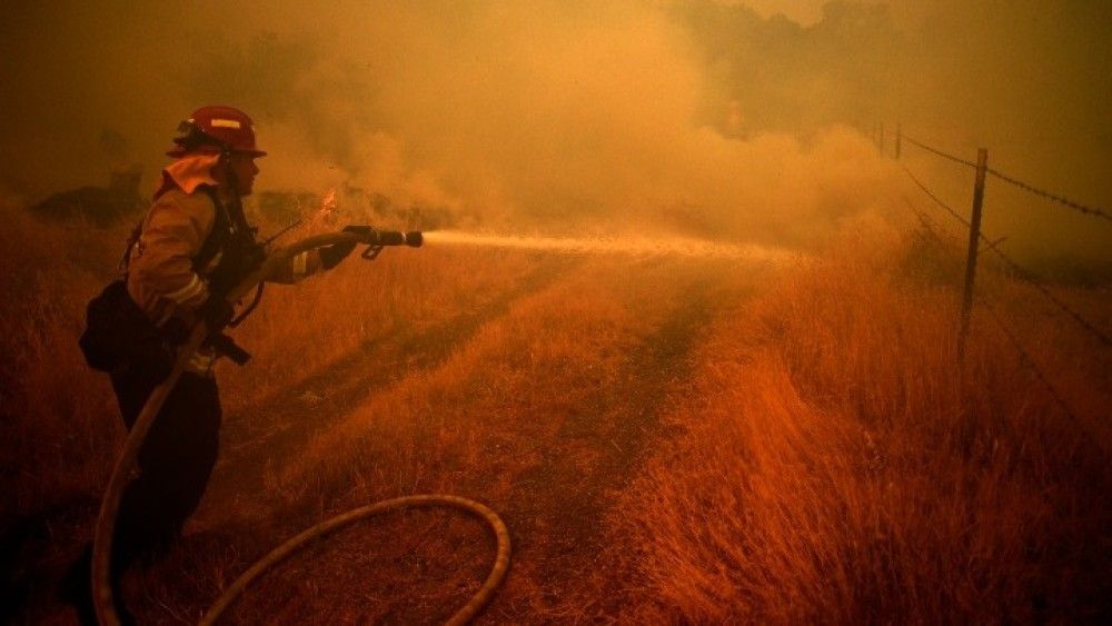 ΗΠΑ: Εκκένωση κοινοτήτων κοντά στη Λίμνη Τάχο λόγω πυρκαγιάς