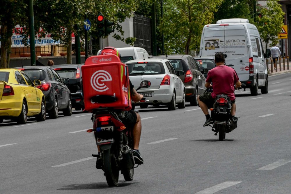 efood: Μετατρέπει 2.016 συμβάσεις σε αορίστου χρόνου