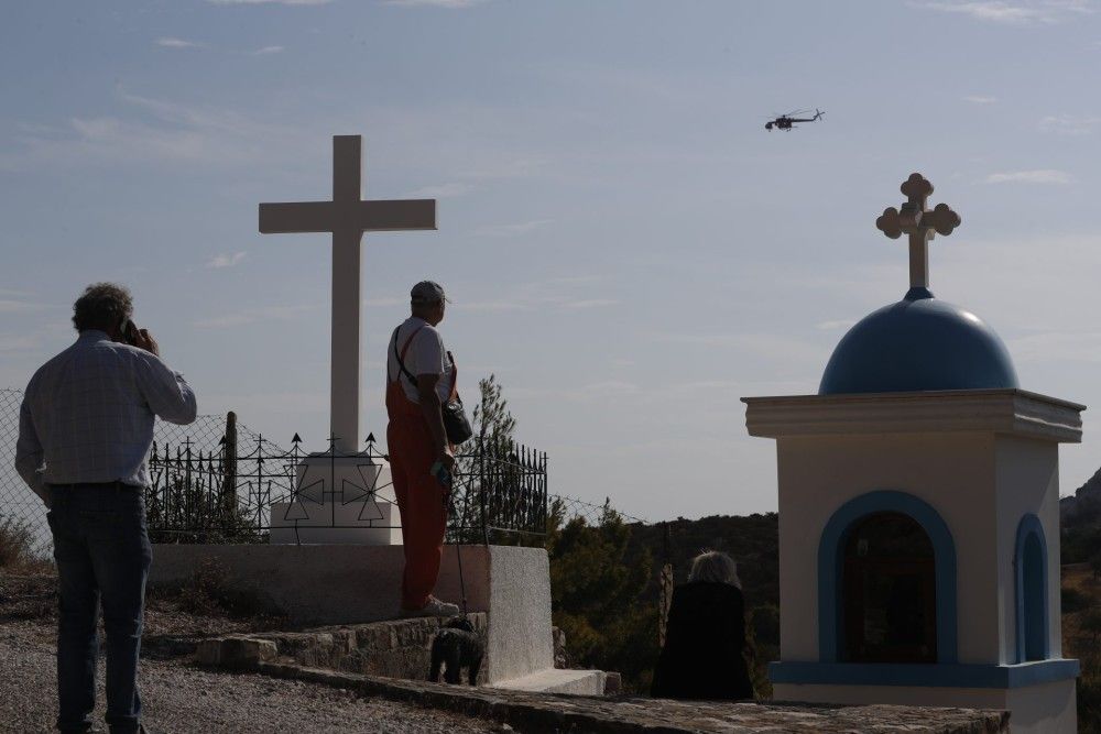 Υπό μερικό έλεγχο η φωτιά στην Κερατέα