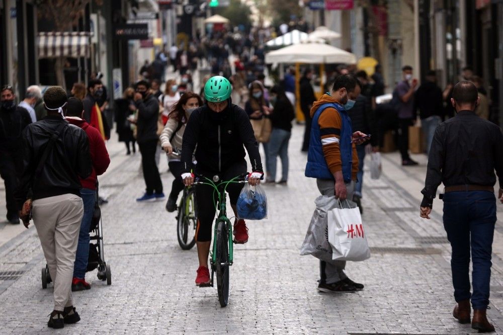 Ανάσα ελευθερίας από σήμερα για τους εμβολιασμένους &#8211; Με μάσκες και τεστ οι ανεμβολίαστοι