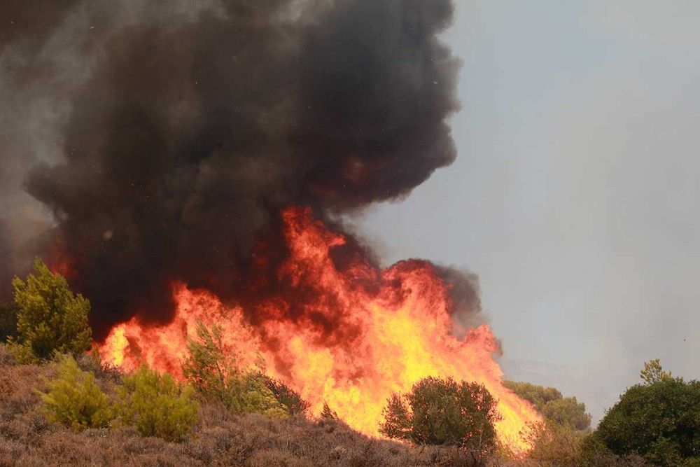 Φωτιές σε εξέλιξη στα Άνω Λιόσια και την Τανάγρα