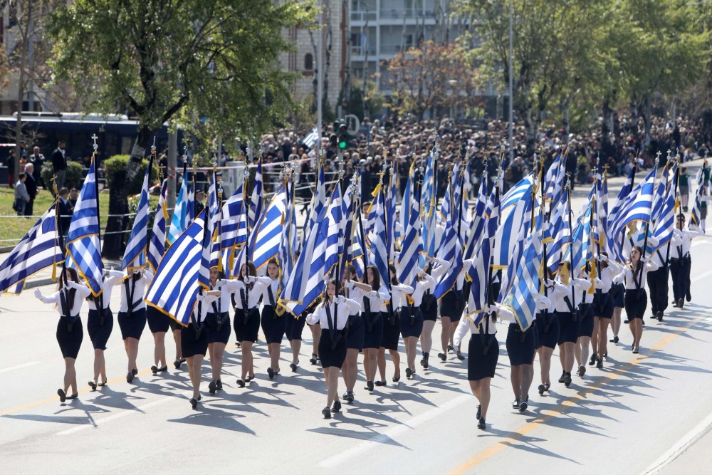 Καπραβέλος : Παρέλαση χωρίς παρουσία κόσμου-Γεμίζουν οι ΜΕΘ