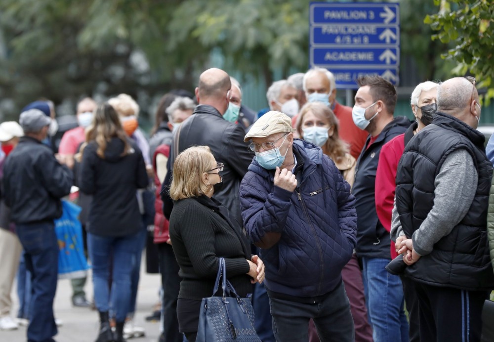 Η Ρουμανία πληρώνει το τίμημα του μη εμβολιασμού: Κόλαση στις ΜΕΘ-Ρεκόρ θανάτων