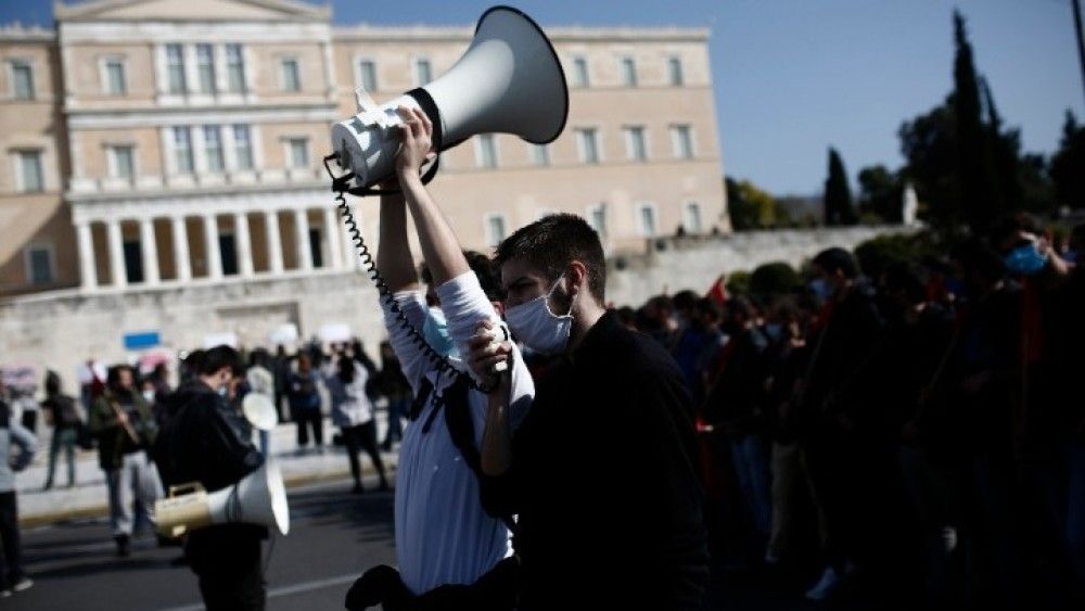 Σύνταγμα: Ένταση στο πανεκπαιδευτικό συλλαλητήριο