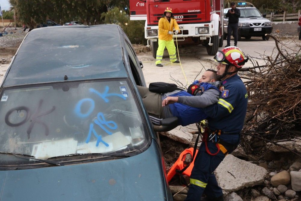 Κατολισθήσεις, πλημμύρες και εγκλωβισμένοι στο Αλεποχώρι: Ασκηση ετοιμότητας από το υπουργείο Κλιματικής Αλλαγής