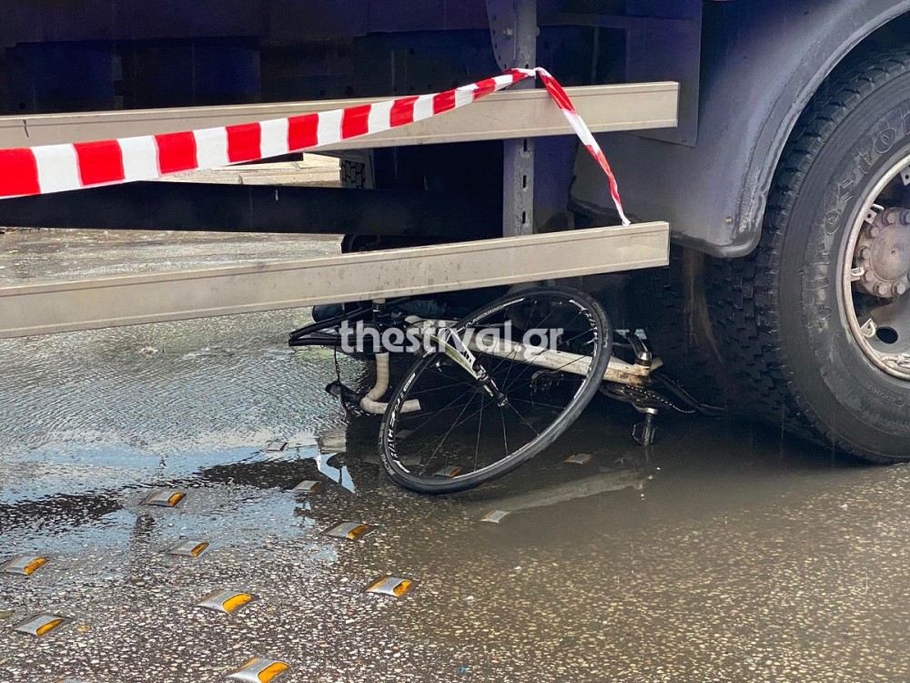 Τραγωδία στη Θεσσαλονίκη: Νεκρή ποδηλάτισσα που παρασύρθηκε από φορτηγό