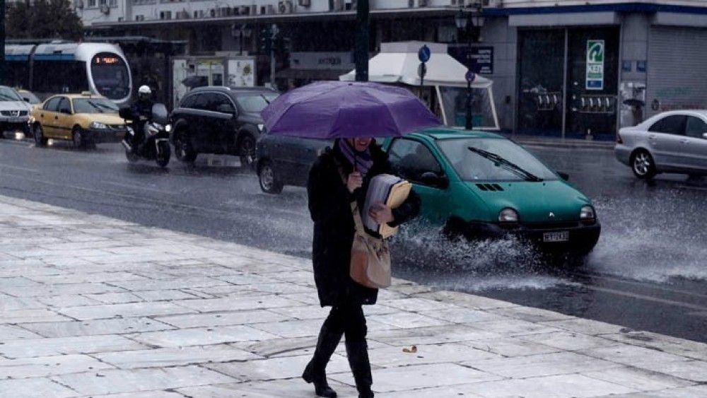 Καιρός: Βροχές και τοπικές καταιγίδες αύριο – Μικρή άνοδος της θερμοκρασίας