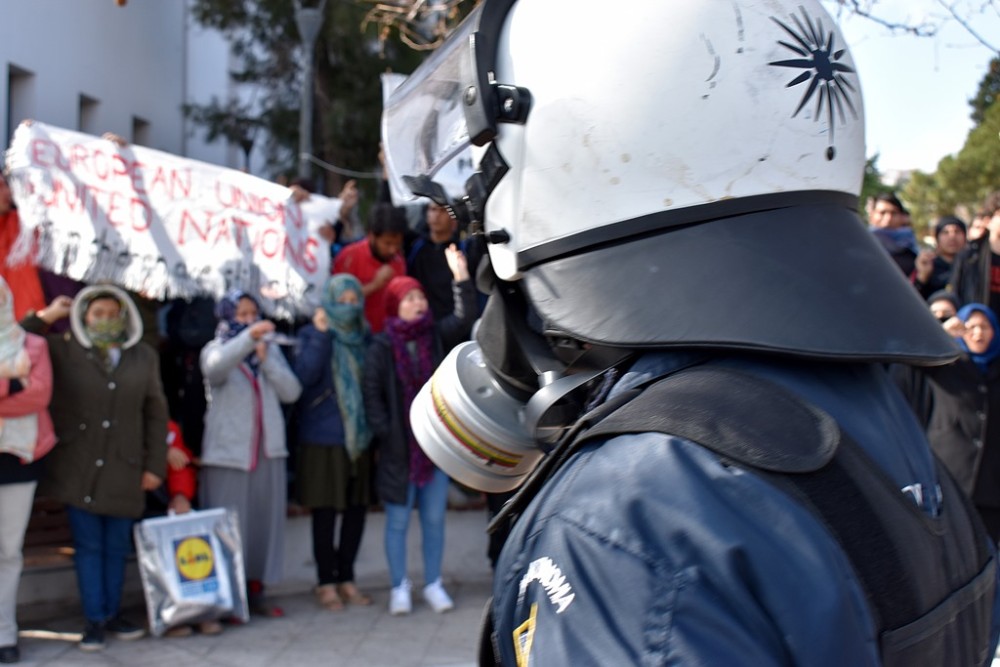 Αποσύρονται σταδιακά τα ΜΑΤ από Λέσβο-Χίο