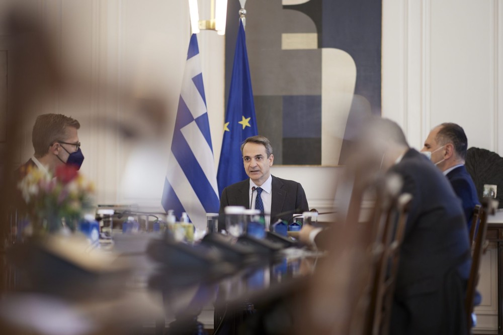 Εκλογές 2023 - Το υπουργείο Οικογένειας και τα... υπουργικά κοστούμια