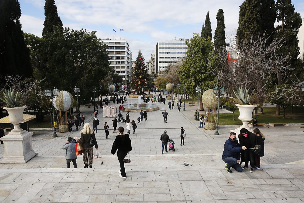 Κορωνοϊός: Το ρεκόρ κρουσμάτων φέρνει τα μέτρα πριν την Πρωτοχρονιά