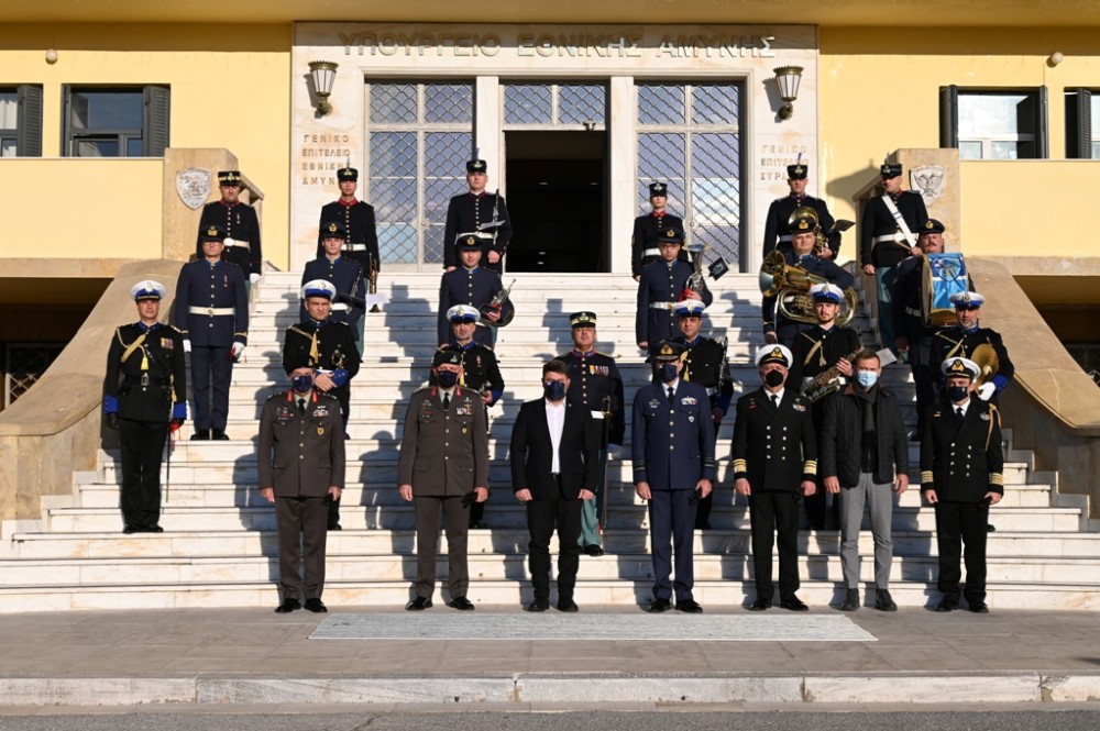 Χριστουγεννιάτικα κάλαντα στον Νίκο Χαρδαλιά