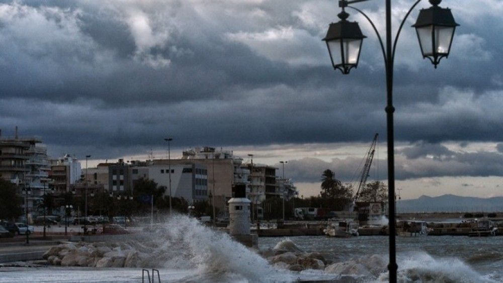 Δεμένα παραμένουν αρκετά πλοία σε Πειραιά, Ραφήνα και Λαύριο