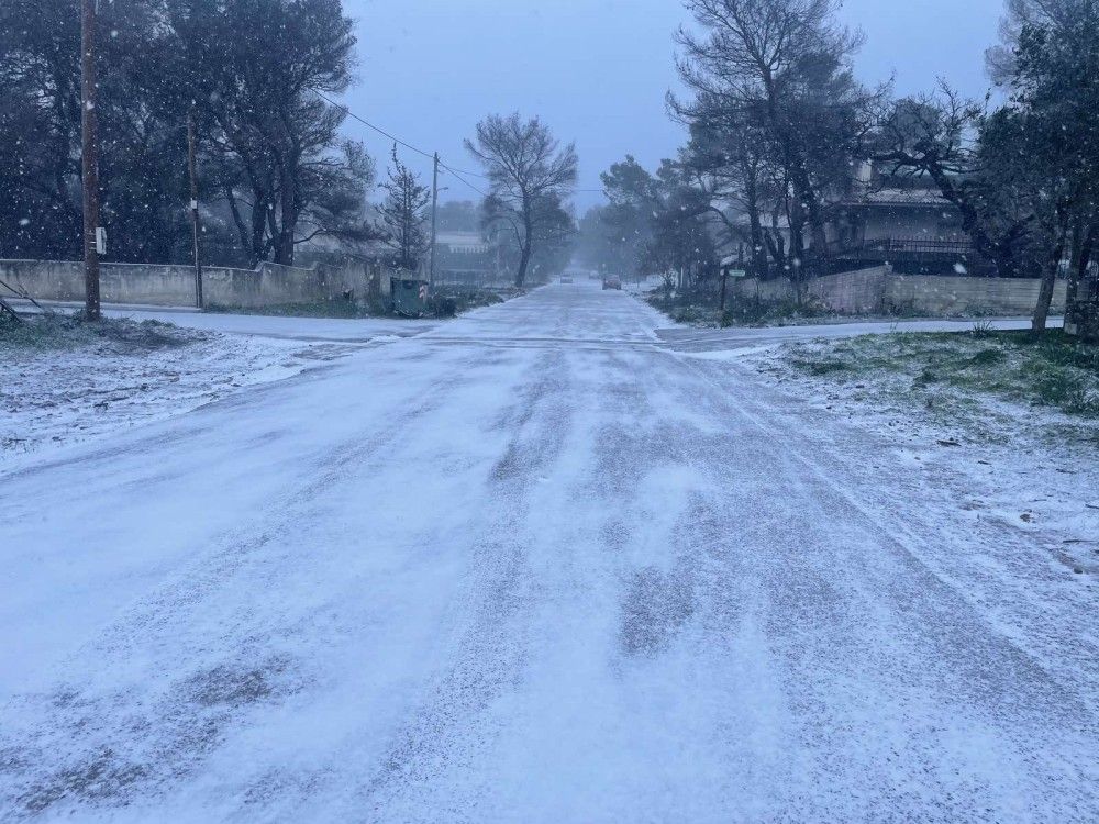 Βαρυμπόμπη -Η Ελπίδα έντυσε στα λευκά τα βόρεια προάστια (vid)