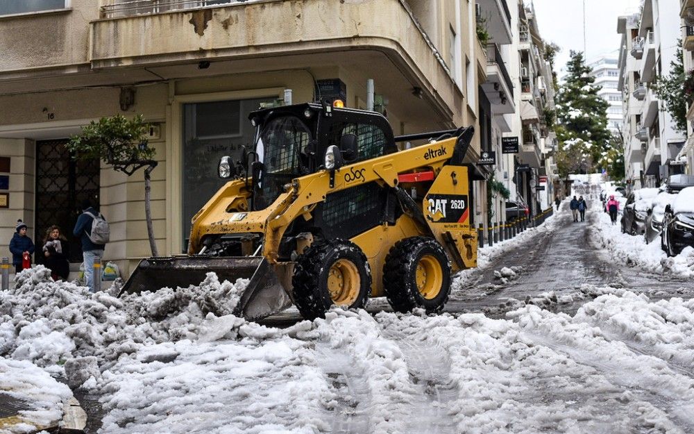 Αγώνας δρόμου για την αποκατάσταση των προβλημάτων στο κέντρο και στις γειτονιές της Αθήνας