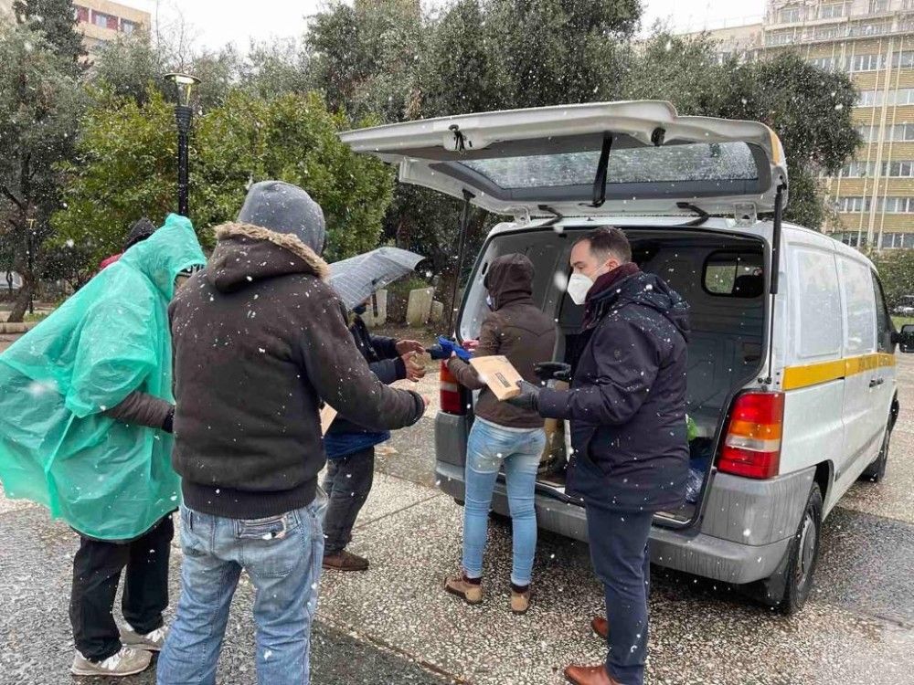 Κακοκαιρία: Ο ΟΚΑΝΑ διένειμε γάντια, κασκόλ και κουβέρτες στους ουσιοεξαρτημένους (pics)