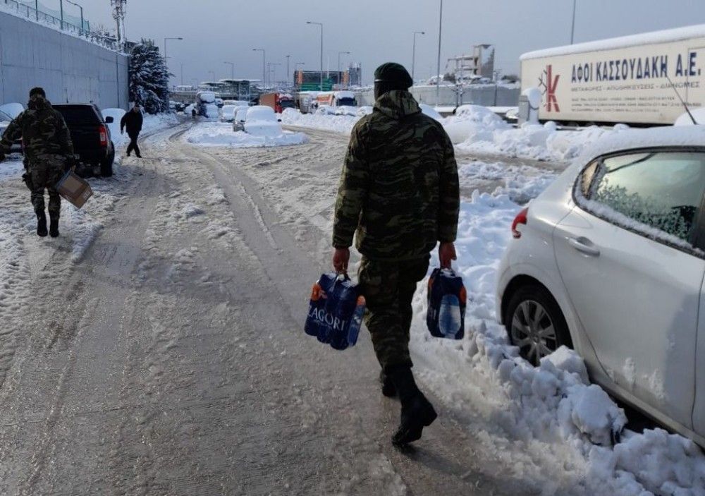 Ολοκληρώθηκε η επιχείρηση απεγκλωβισμού από την Αττική Οδό