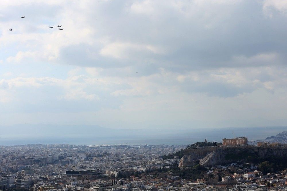 Πάνω από την Ακρόπολη πέταξαν τα Rafale