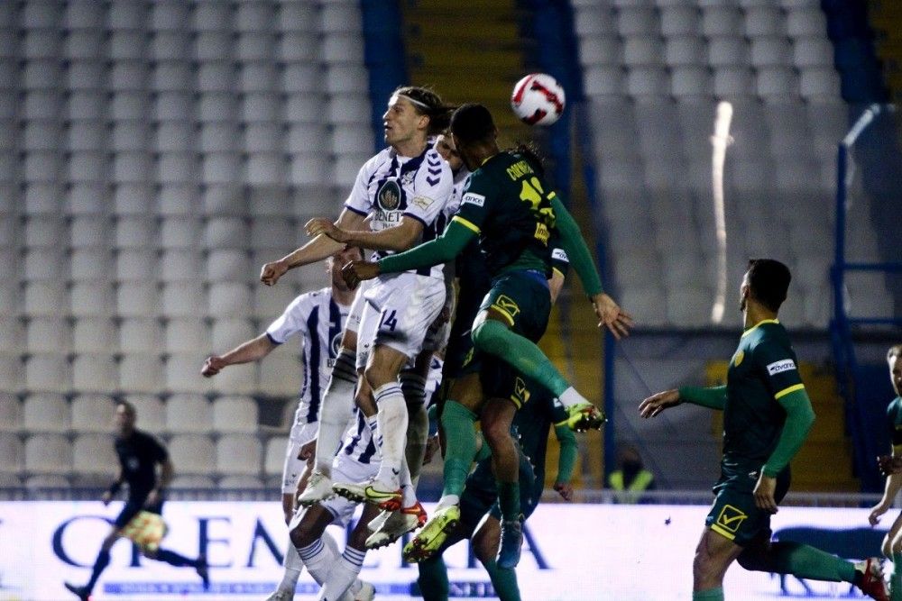 Super League 1: «Αυγά μάτια» (0-0) στη Ριζούπολη