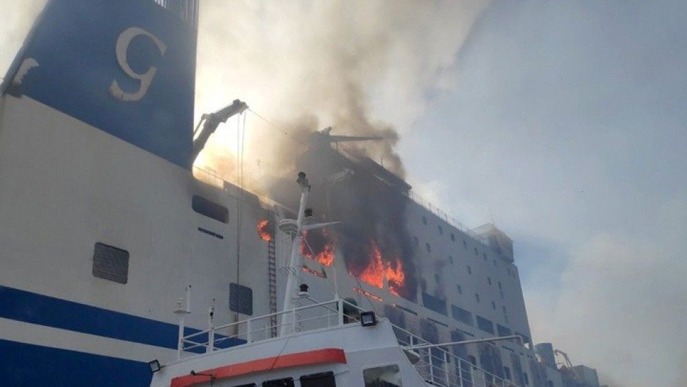 Euroferry Olympia: Το πλοίο ρυμουλκήθηκε-Στην Κέρκυρα οι συγγενείς των 3 Ελλήνων αγνοουμένων