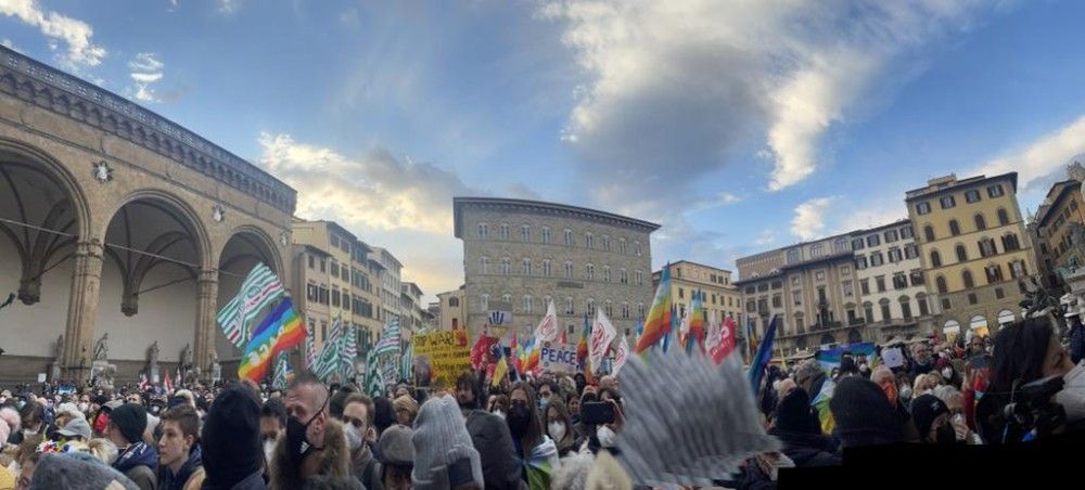 Δυναμικό &#8220;παρών&#8221; Μπακογιάννη σε συγκέντρωση στη Φλωρεντία υπέρ της Ουκρανίας (pics)