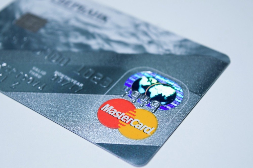 Ουκρανία-Visa και Mastercard διακόπτουν τις δραστηριότητές τους στη Ρωσία