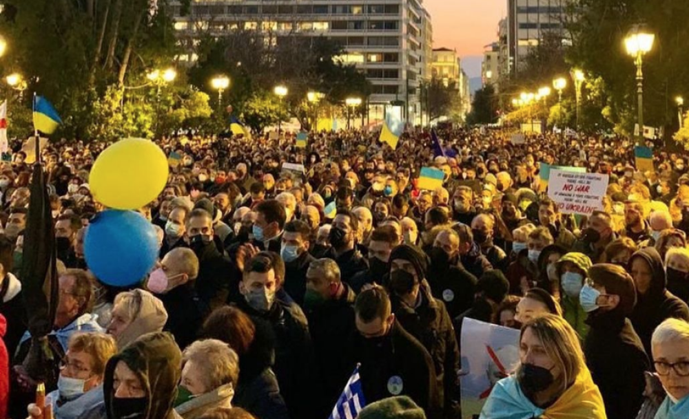 Εισβολή στην Ουκρανία: Μεγάλη συγκέντρωση στο Σύνταγμα υπέρ της Ειρήνης και κατά του Πούτιν