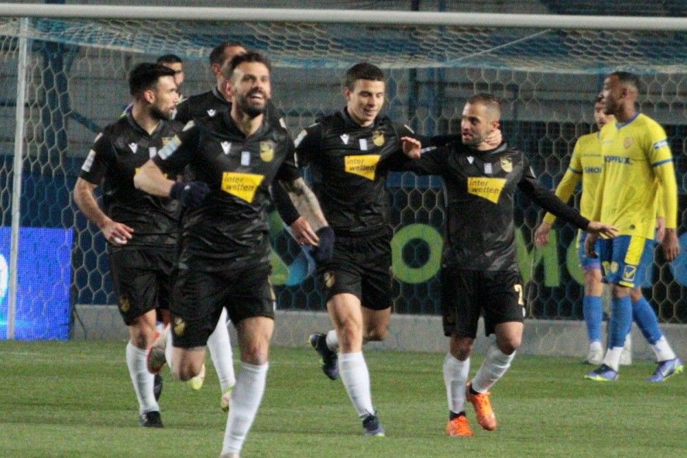 Super League 1, play outs: Νίκη «χρυσάφι» για Λαμία