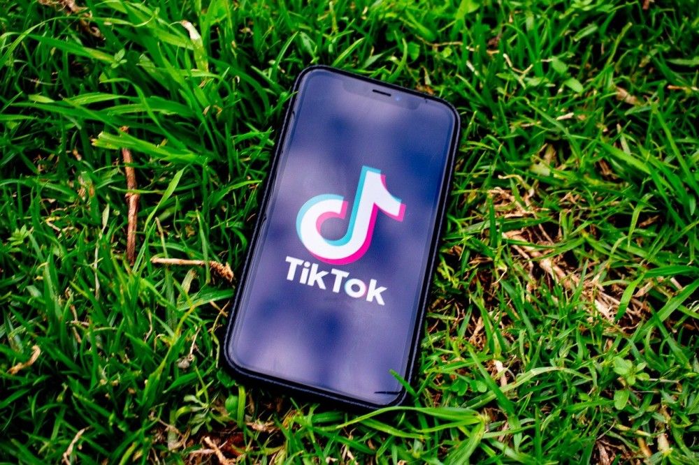 Το TikTok αναστέλλει τη δυνατότητα ανάρτησης νέων βίντεο από τη Ρωσία