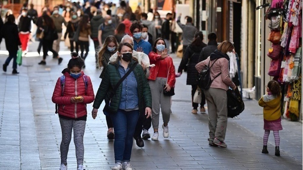 Κορωνοϊός: Πάσχα με μάσκες και πιστοποιητικά