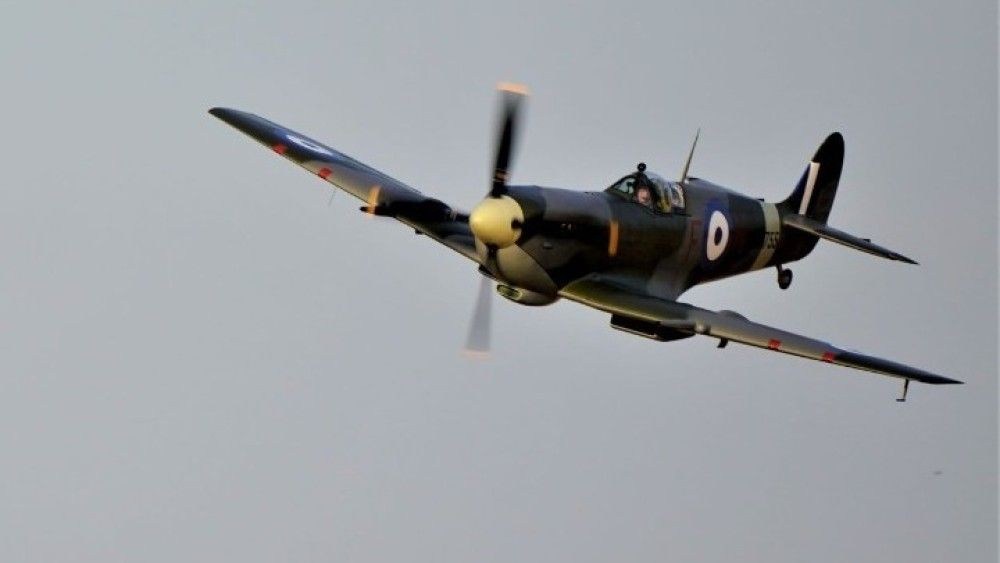 Γαλλικές μονάδες και το ιστορικό Spitfire στη στρατιωτική παρέλαση