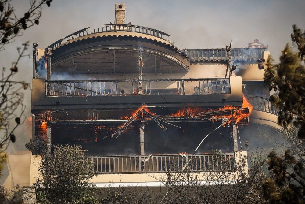 Μεγάλη φωτιά στην Άνω Γλυφάδα