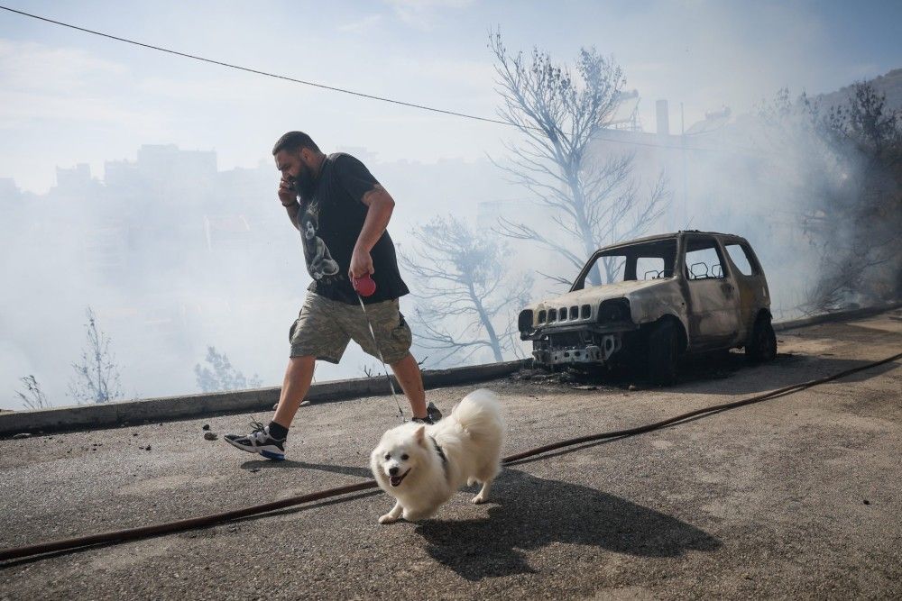 Φωτιά στη Βούλα: Εντολή για εκκένωση σπιτιών στη Βούλα