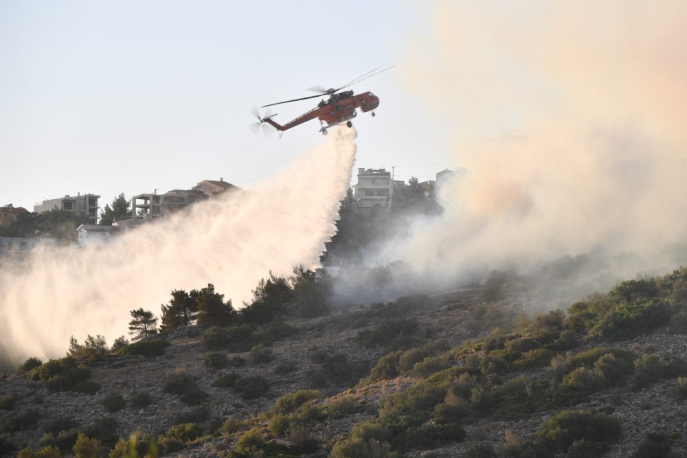 Φωτιά στον Κουβαρά: Υπό μερικό έλεγχο