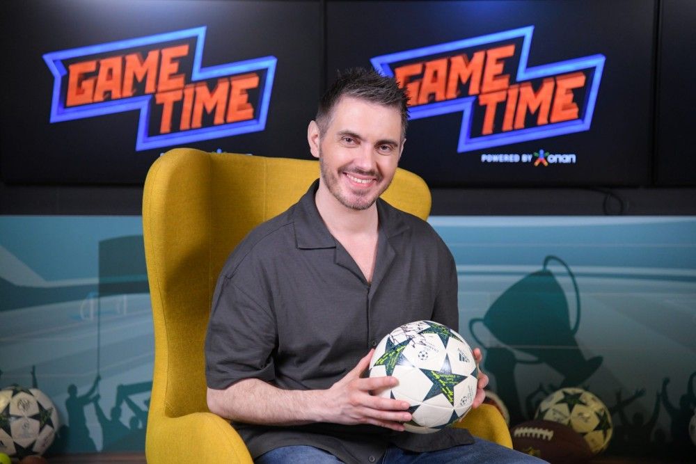 ΟΠΑΠ Game Time: O Μιχάλης Χατζηγιάννης αφιερώνει τραγούδι στην Εθνική Ομάδα