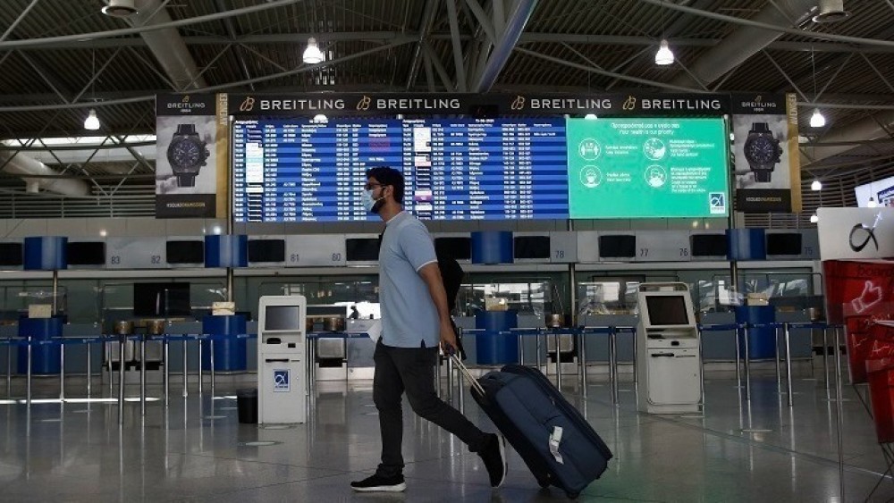 Χωρίς μάσκες σε αεροδρόμια και πτήσεις από αύριο- Διαφορετικοί κανόνες σε κάθε εταιρεία