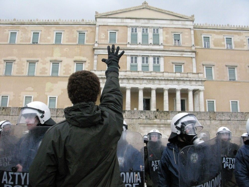 Μάνος Βουλαρίνος: Θα μας κόψετε και τη μούντζα;