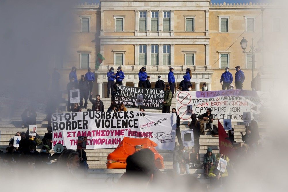 Η ταξιαρχία των «διεθνιστών» και των ανοιχτών συνόρων