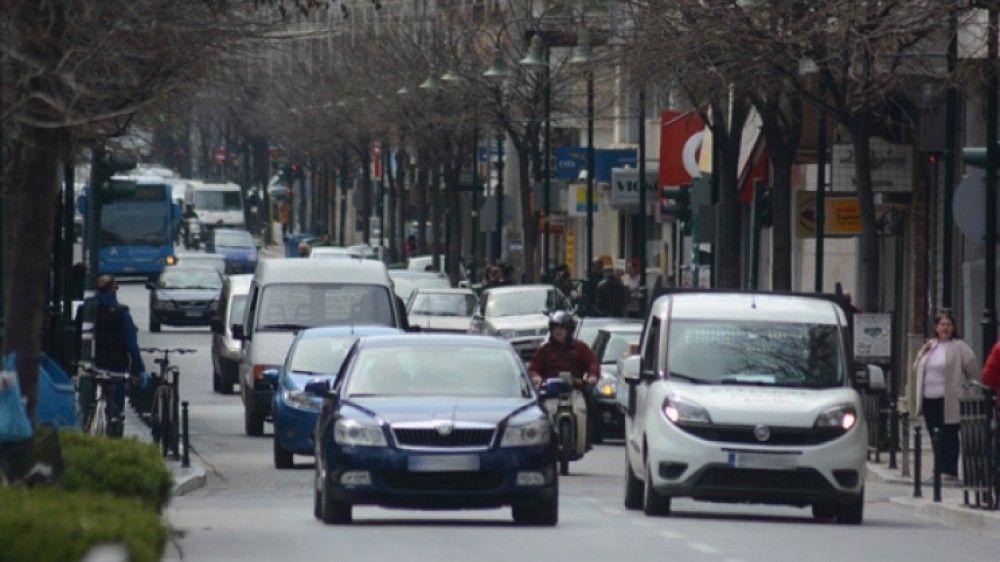 Λάρισα: Τα μέτρα πήγαν&#8230; περίπατο