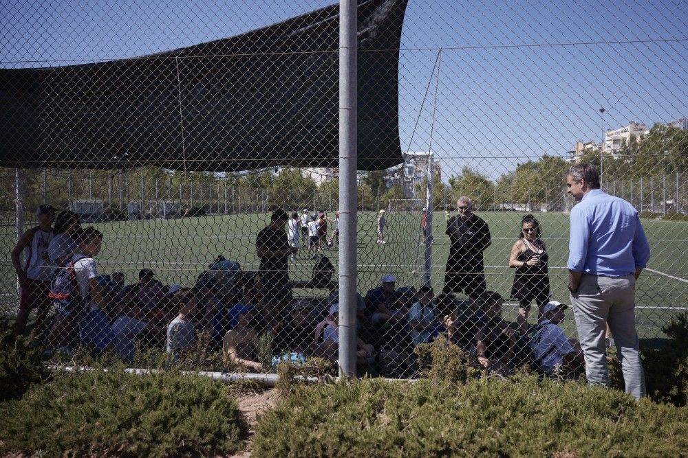 Συζήτηση Μητσοτάκη με ωφελούμενους του προγράμματος της ΔΥΠΑ