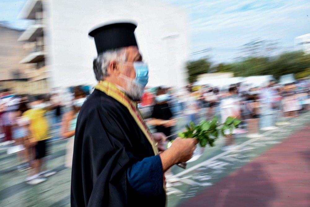 Το «ναι» του ΣΥΡΙΖΑ στις Επιτροπές για τις οργανικές θέσεις κληρικών και η «απόδραση»