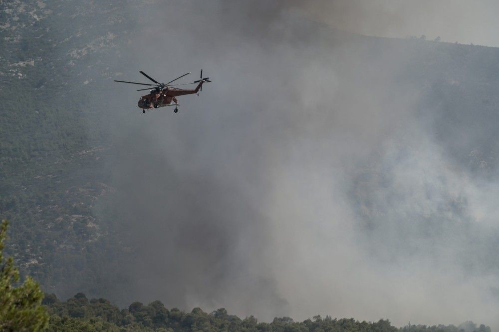 Σε εξέλιξη οι φωτιές σε Ζαχάρω Ηλείας και Αγ. Θεοδώρους Κορινθίας