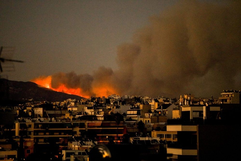 Φωτιά στην Πεντέλη: Μήνυμα του 112 για εκκένωση της Παλλήνης