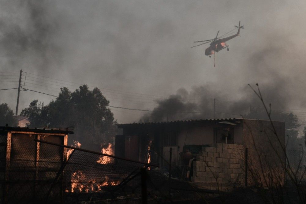 Φωτιά στην Πεντέλη: Έγιναν 600 απομακρύνσεις κατοίκων &#8211; Πάνω από 80χλμ&#x2F;ώρα η ταχύτητα των ανέμων