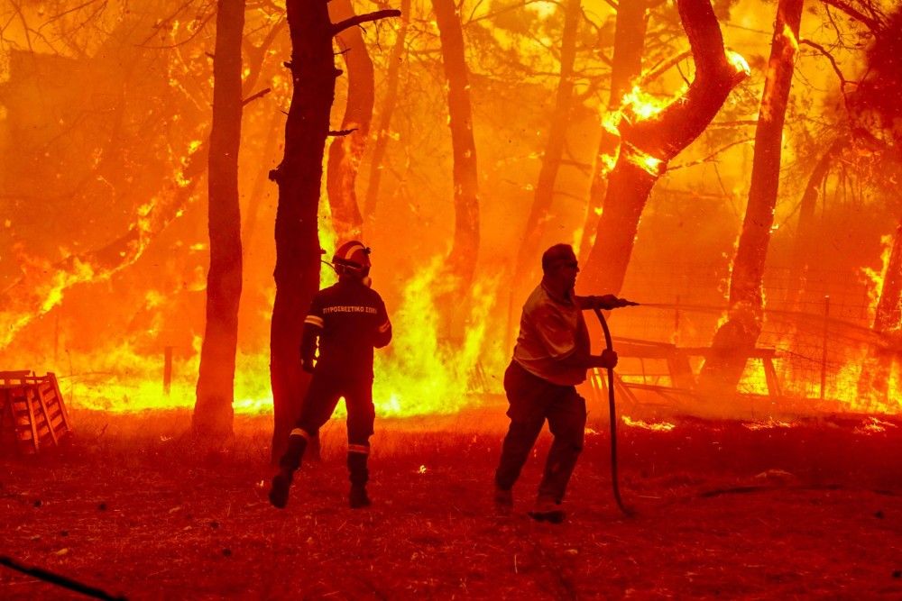 Λέσβος:«Τραγική η κατάσταση» λέει  o Περιφερειάρχης Β. Αιγαίου – Τραυματίστηκε πυροσβέστης