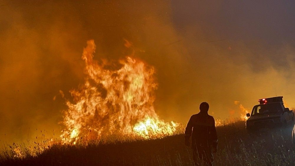 Φωτιά στη Σάμο: Επιχειρούν ξανά τα εναέρια μέσα