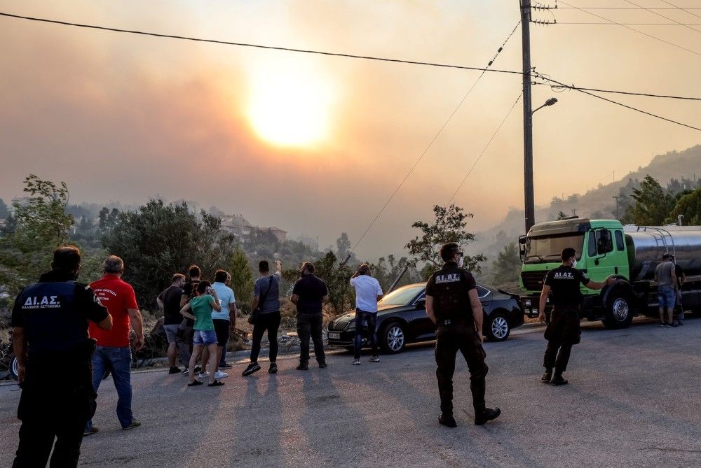 Κάηκαν σχεδόν 28.000 στρέμματα στην Πεντέλη