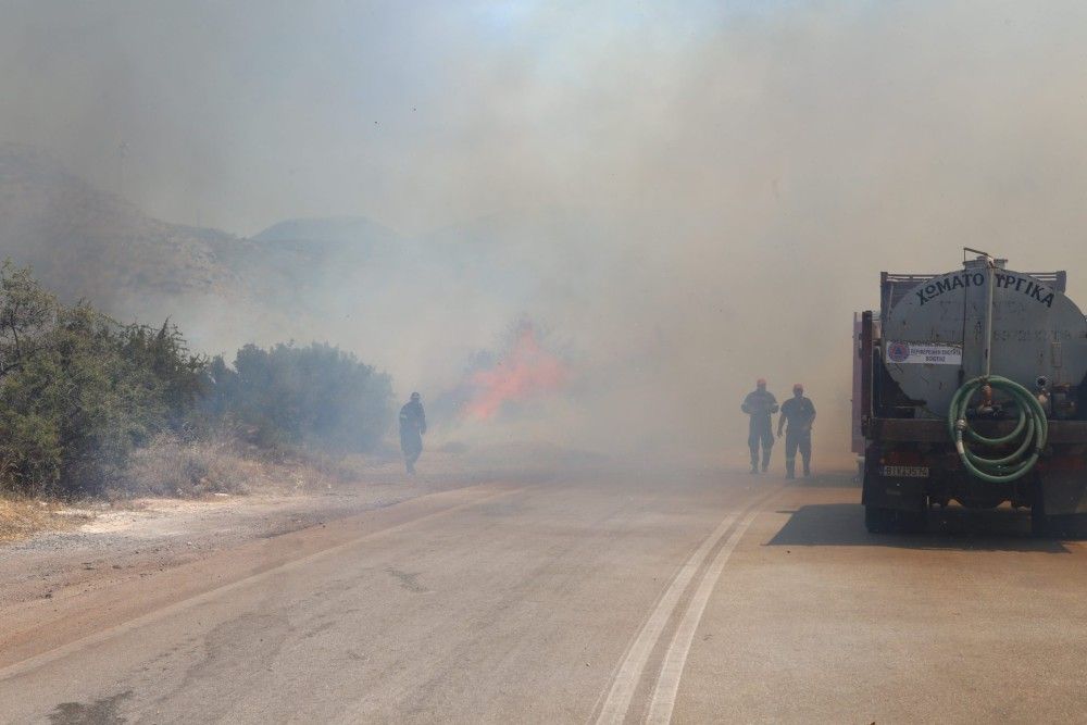 Ξυλόκαστρο : Σε ύφεση η φωτιά στην περιοχή Λίμνη Δασίου