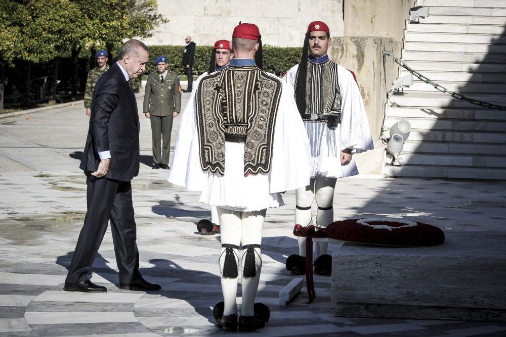 Η Ελλάδα και οι γυμνοί Τούρκοι