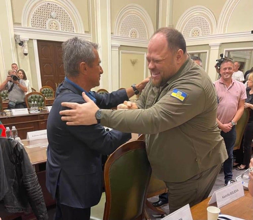 Στο εμπόλεμο Κίεβο ο Λοβέρδος &#8211; Επισκέφθηκε το ουκρανικό κοινοβούλιο